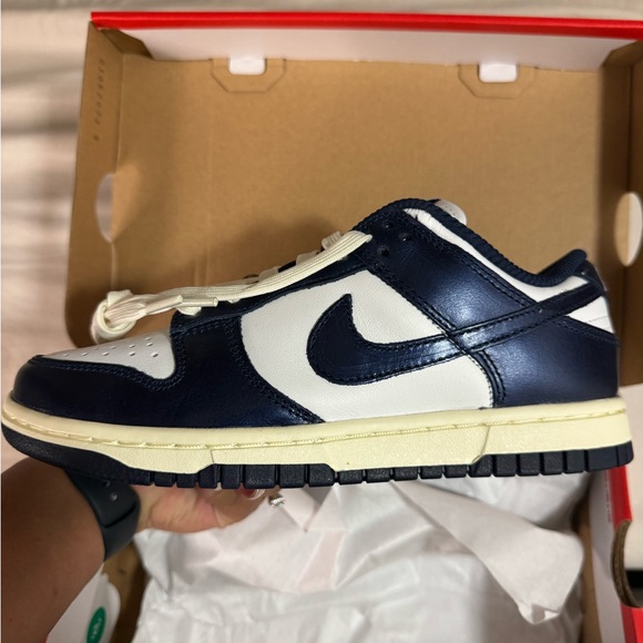 2023
Wmns Dunk Low Premium
'Vintage Navy' - Picture 4 of 4